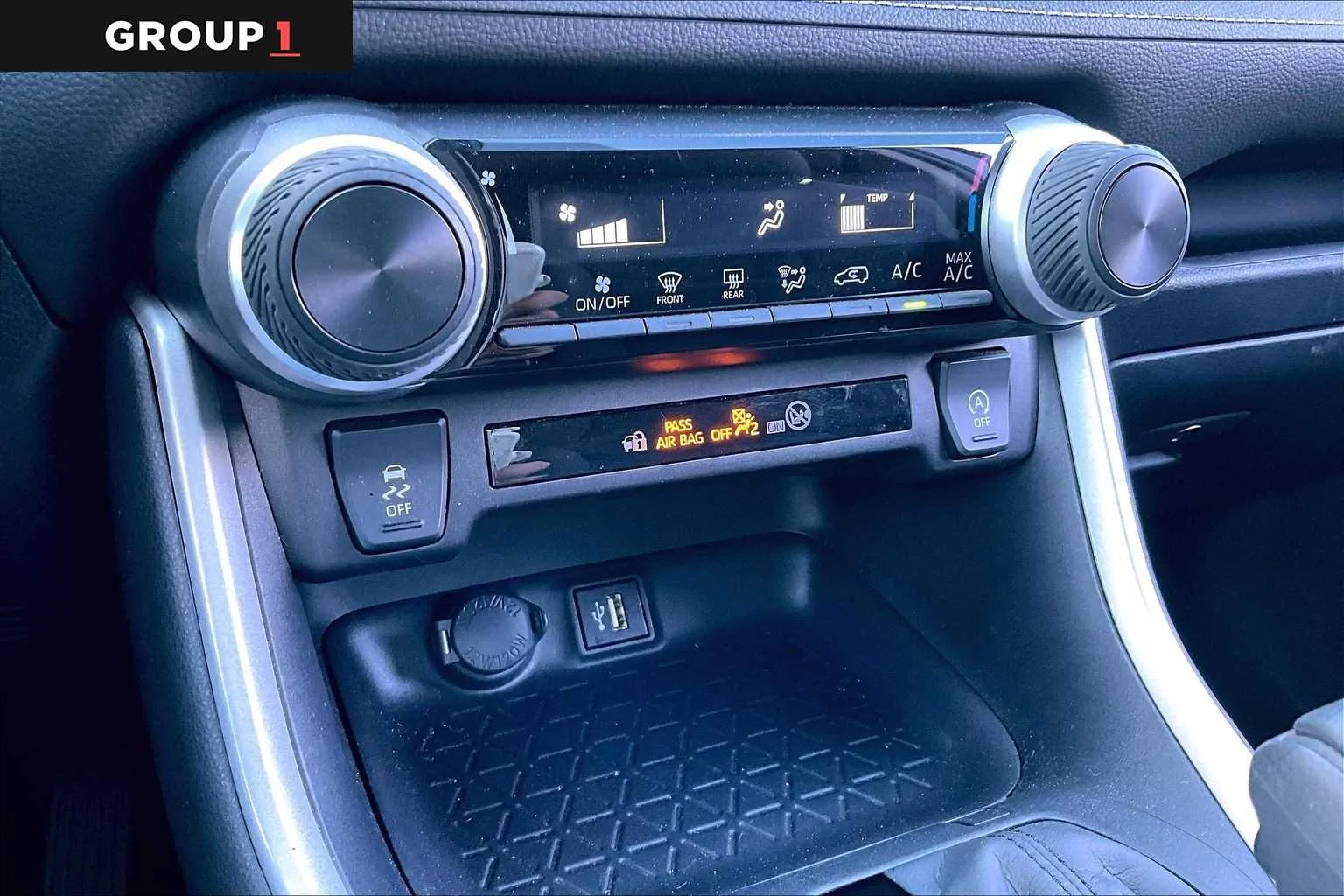 2025 Toyota RAV4 LE - Photo 35