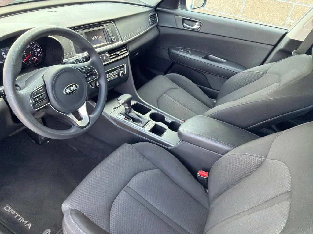 Used 2017 Silver Kia LX image 8
