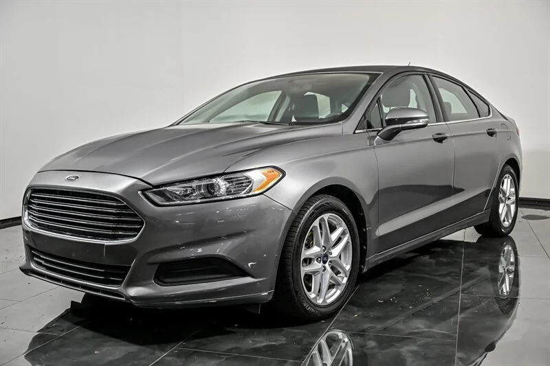 Used 2013 Sterling Gray Metallic Ford SE image 5