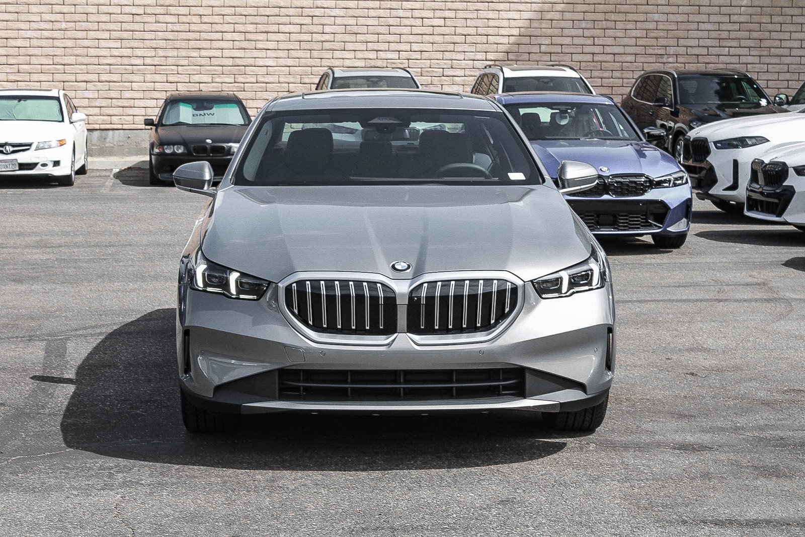 New 2027 Oxide Grey Metallic BMW 530i image 2