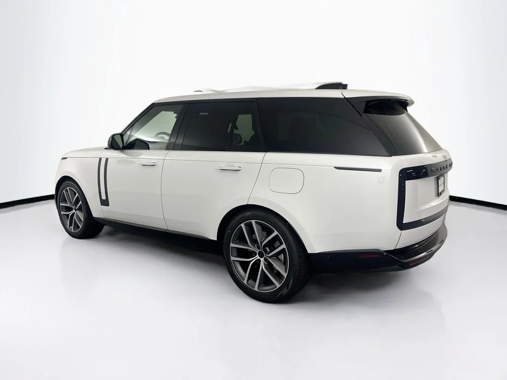 New 2026 Ostuni Pearl White Land Rover SE image 7