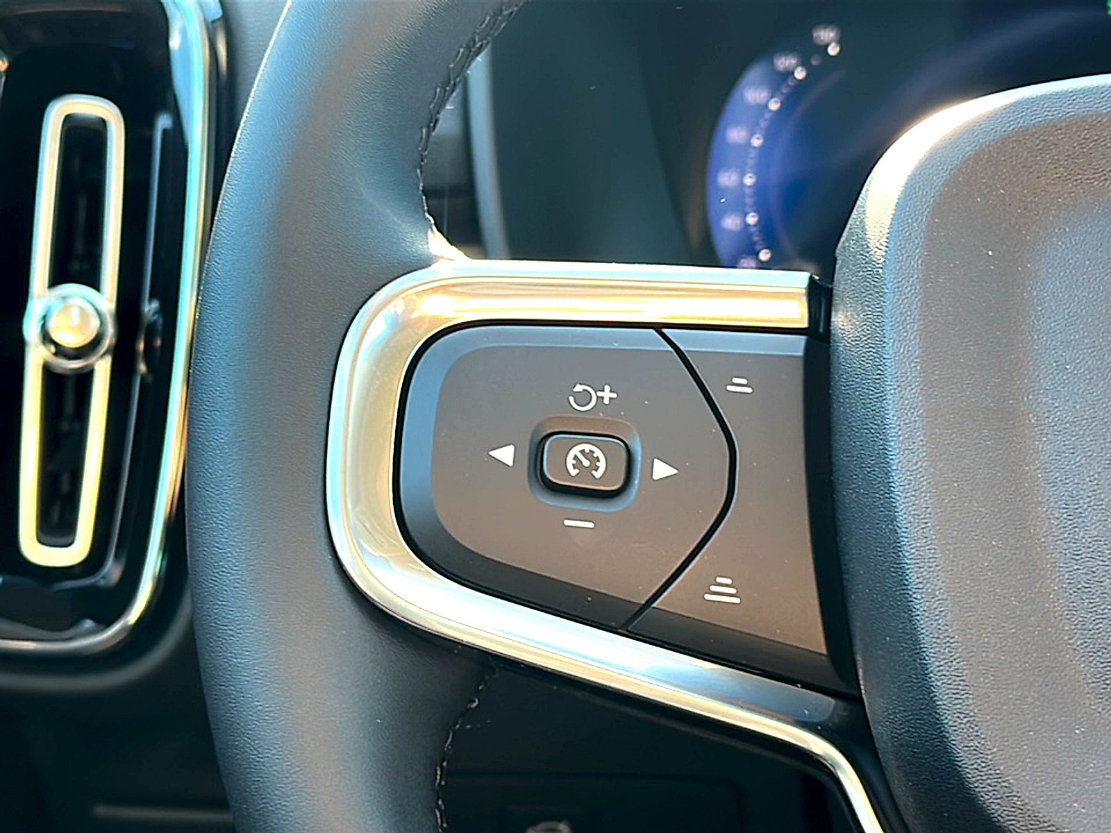 New 2026 Onyx Black Volvo Core image 20