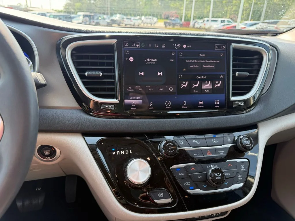Used 2023 White Chrysler Touring L image 13