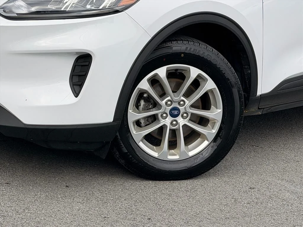 Used 2022 White Ford SE image 30
