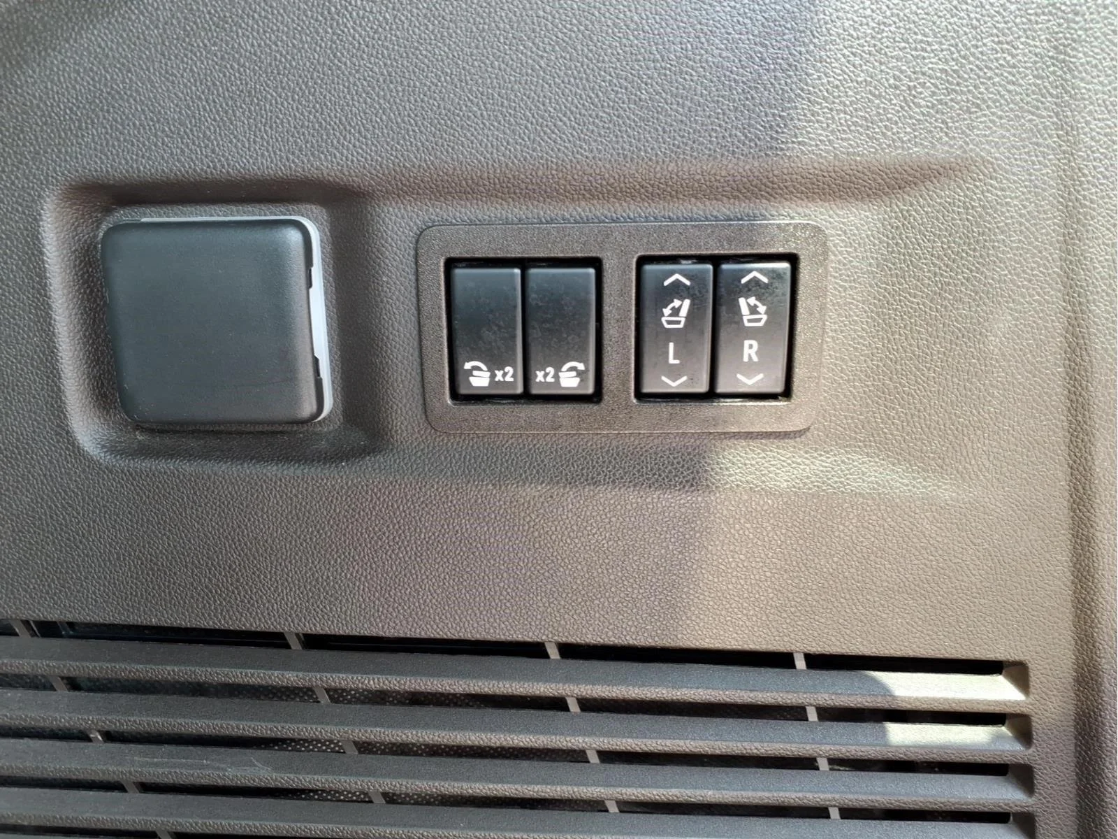 Used 2022 Summit White Chevrolet LT image 11