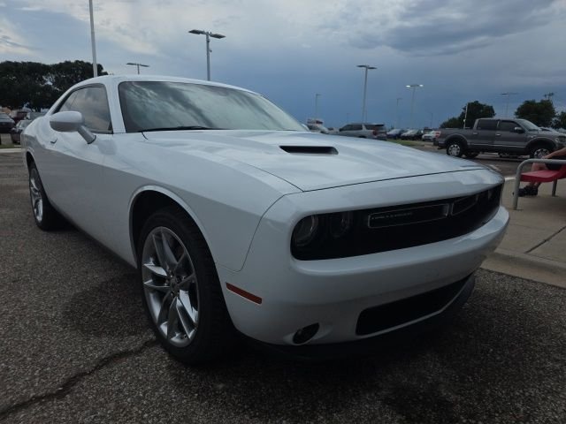 Used 2022 White Dodge SXT image 1