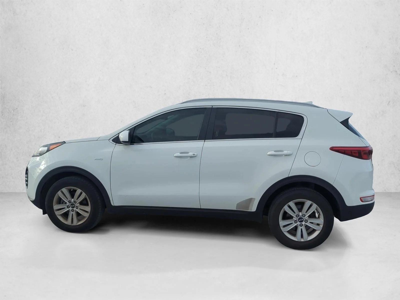 Used 2017 Clear White Kia LX image 5