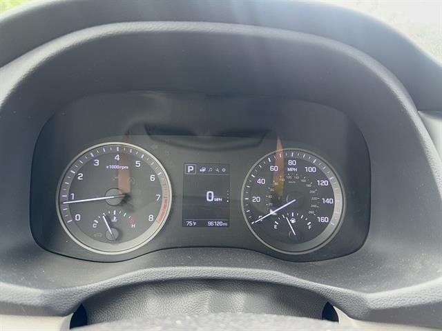 Used 2016 Molten Silver Hyundai SE image 11