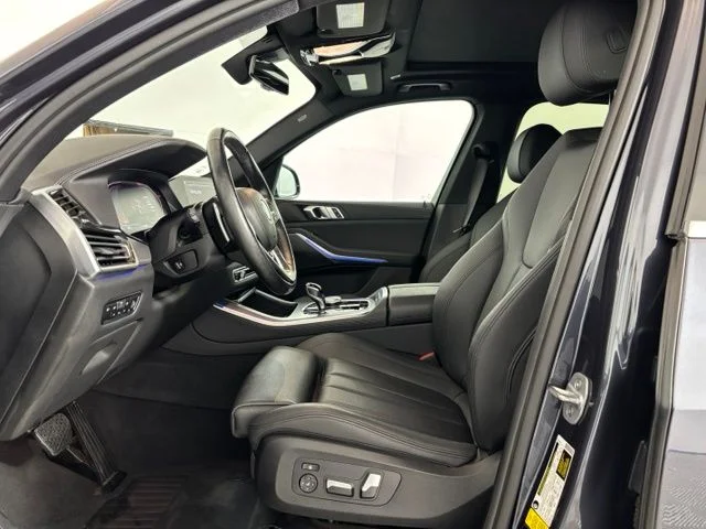 Used 2019 Gray BMW xDrive40i image 11