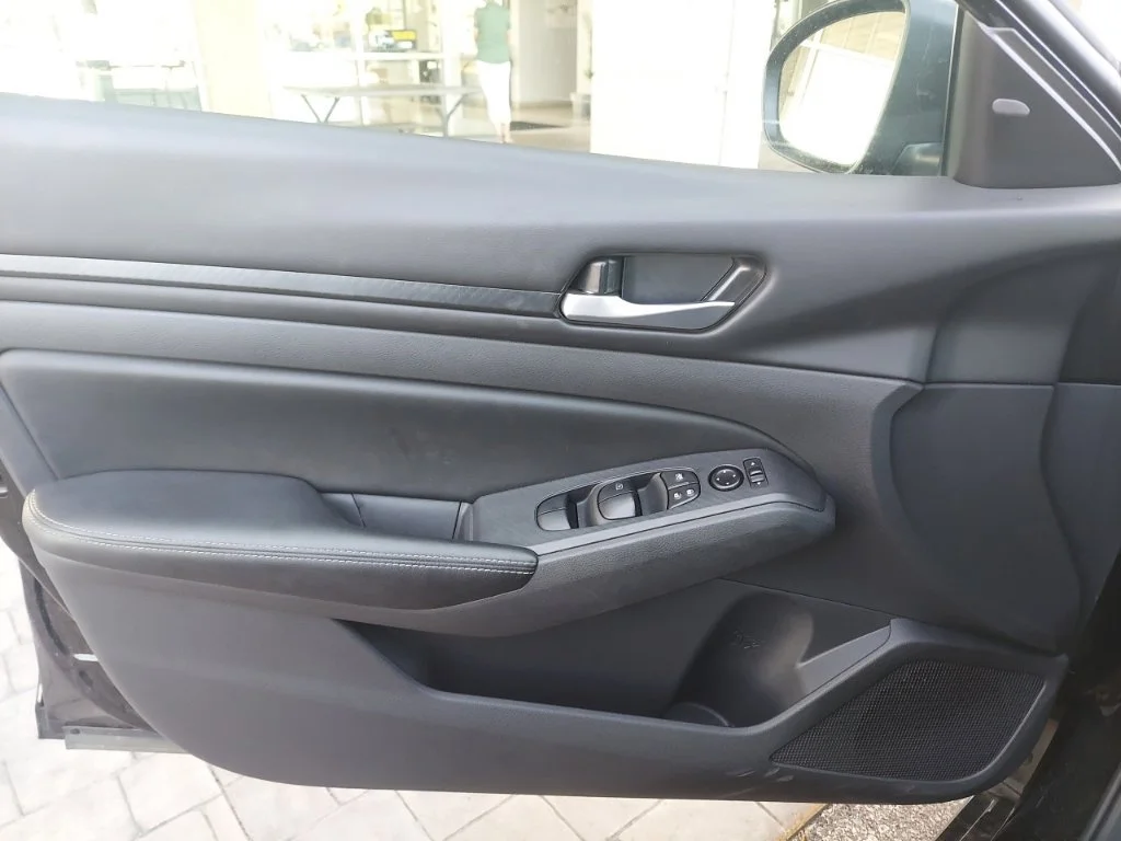 Used 2025 Black Nissan 2.5 SV image 16