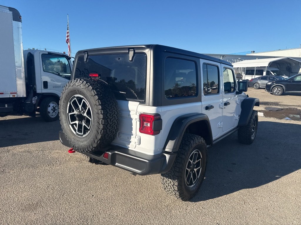 2025 Jeep Wrangler Rubicon photo 3