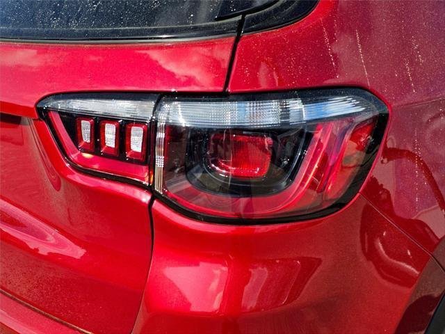 New 2026 Red Hot Pearlcoat Jeep Latitude image 9