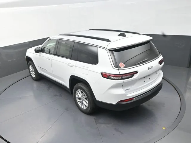 New 2026 Bright White Clear-Coat Exterior Paint Jeep Laredo image 15