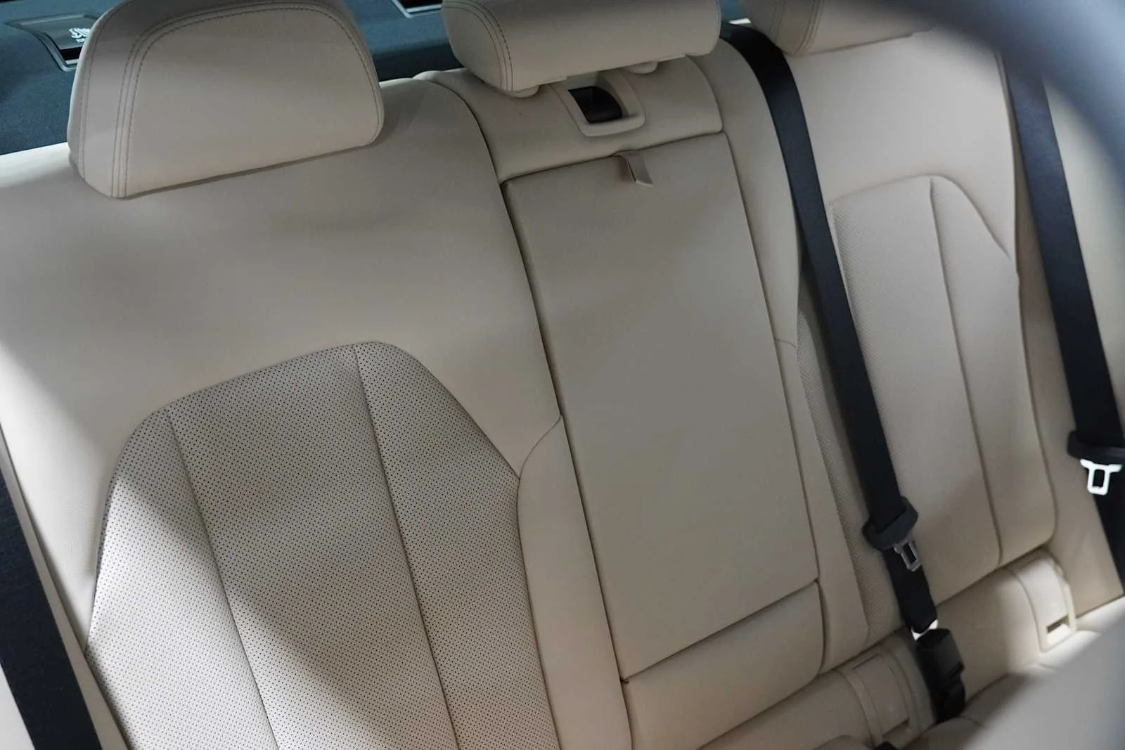 New 2026 Alpine White BMW 330i NA image 12