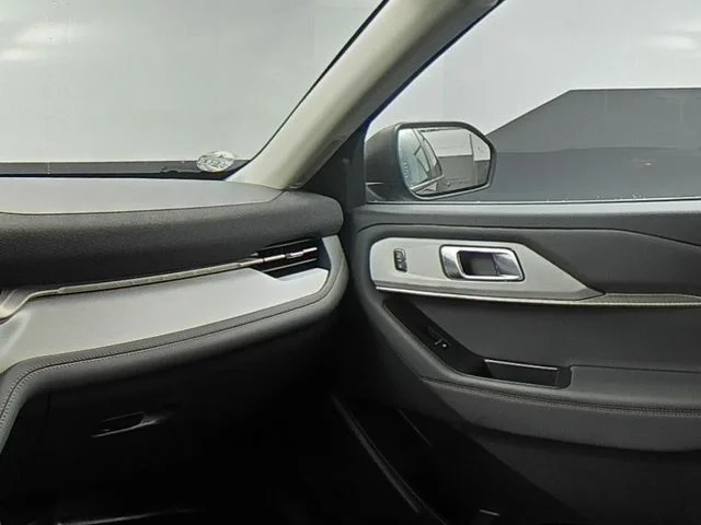 Used 2025 Black Ford Active image 40