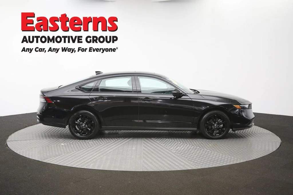 Used 2025 Black Honda SE image 39