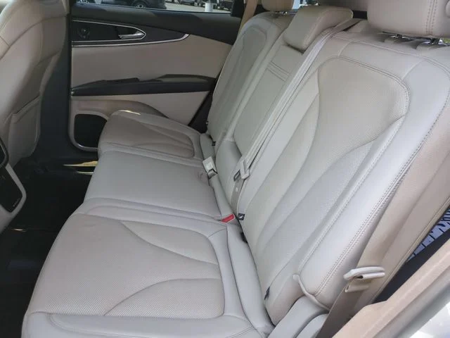 Used 2020 White Lincoln Reserve image 29