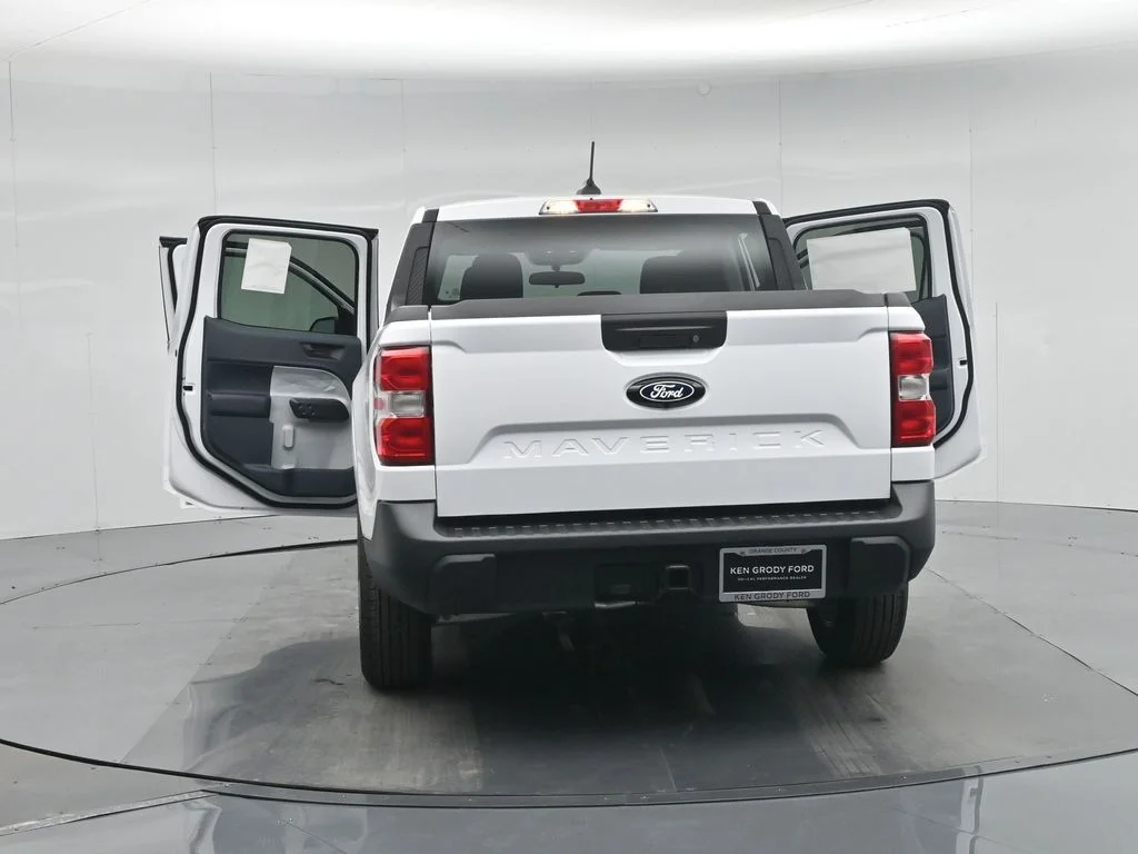 New 2026 Oxford White Ford XLT image 31