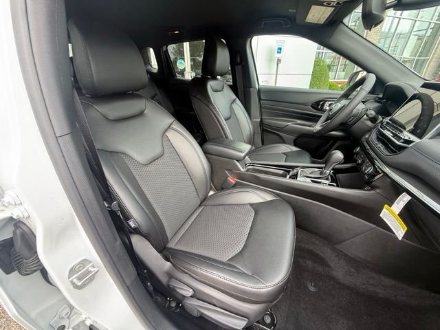 New 2026 Bright White Clear-Coat Exterior Paint Jeep Latitude image 28