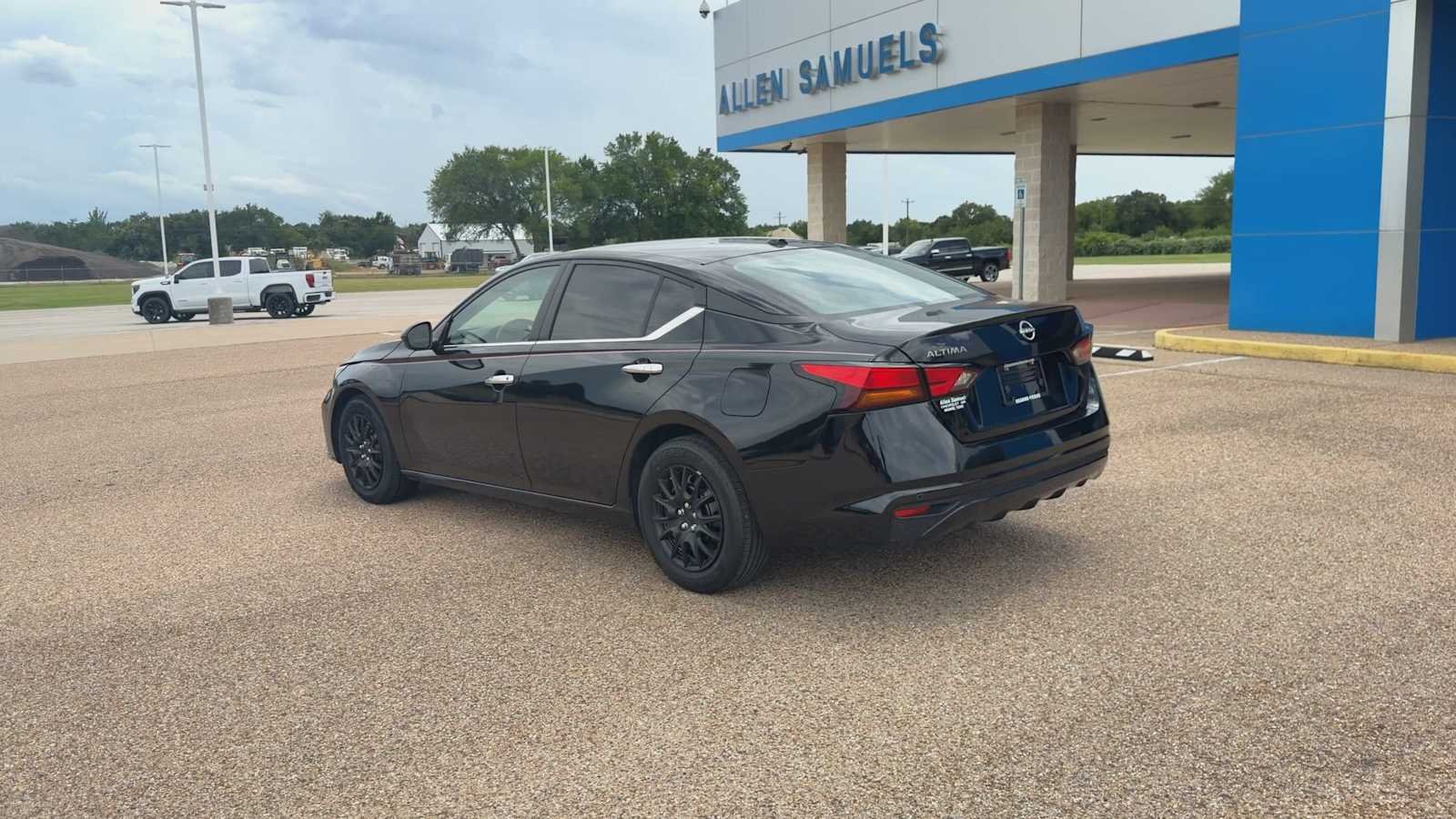 Used 2025 Super Black Nissan S image 6