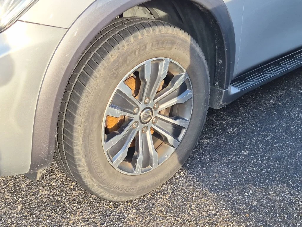 Used 2017 Silver Nissan SL image 7