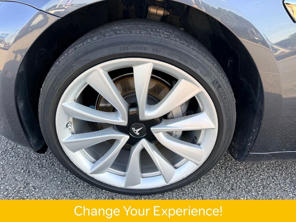 Used 2018  Tesla Long Range image 26