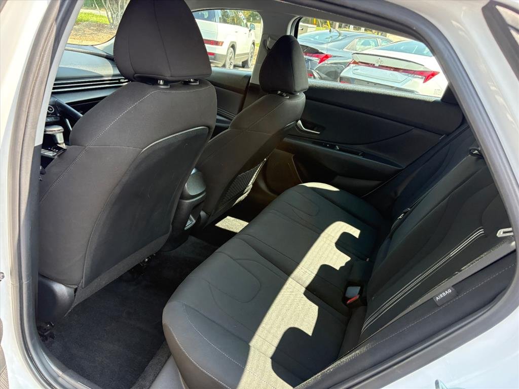 2025 Hyundai Elantra SEL - Photo 20