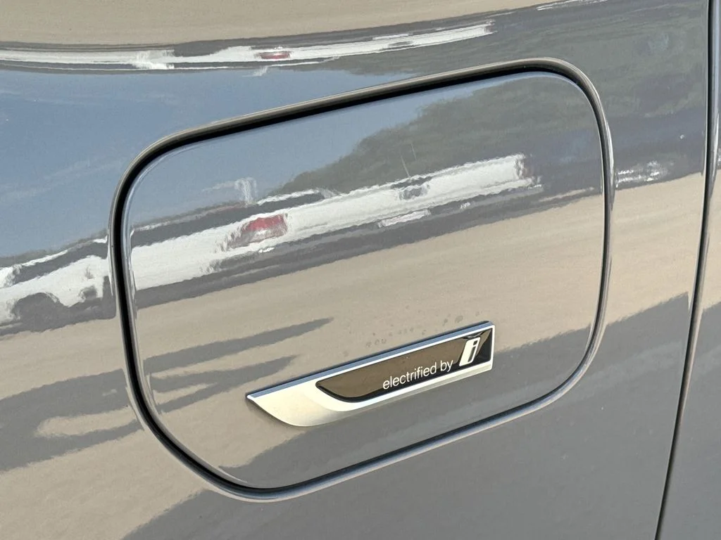 Used 2022 Gray BMW 530e iPerformance image 5