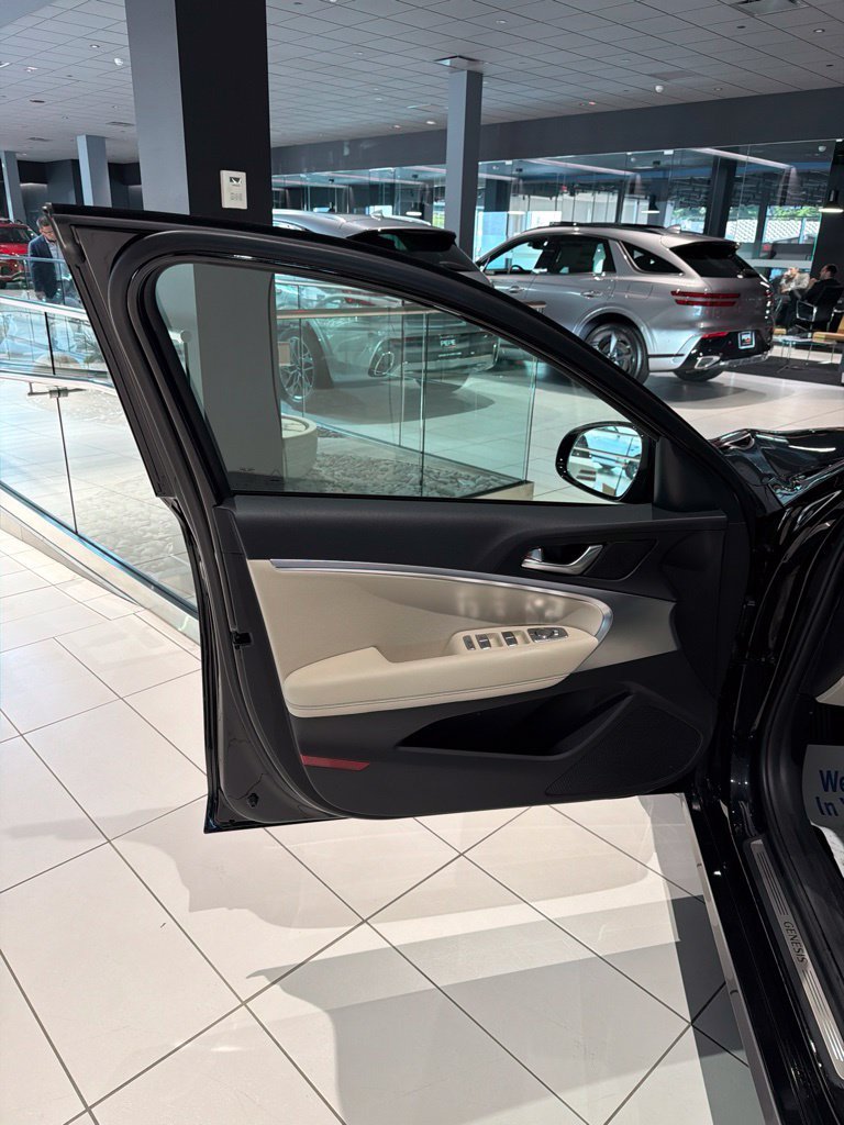 2026 GENESIS G70 Standard - Photo 13