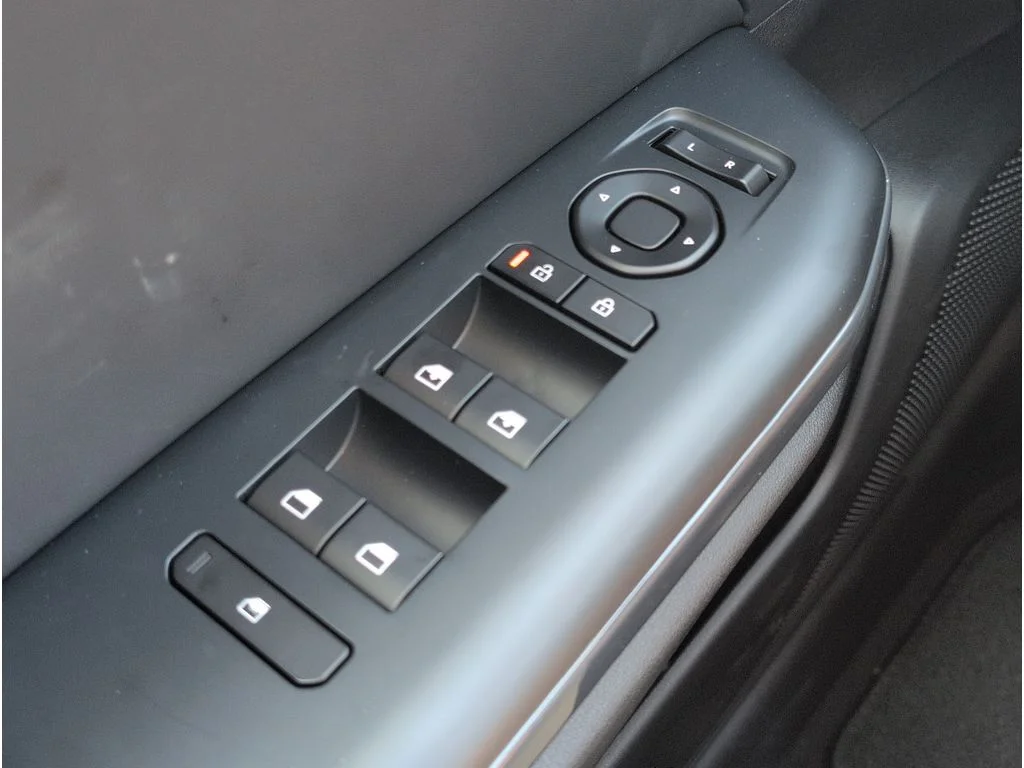 New 2026 Snow White Pearl Kia EX image 12