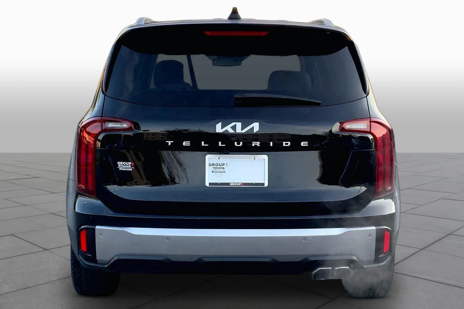 Used 2025 Ebony Black Kia S image 5
