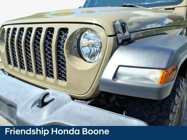 Used 2020 Green Jeep Sport image 2