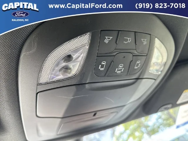 Used 2025 White Chrysler Select image 32