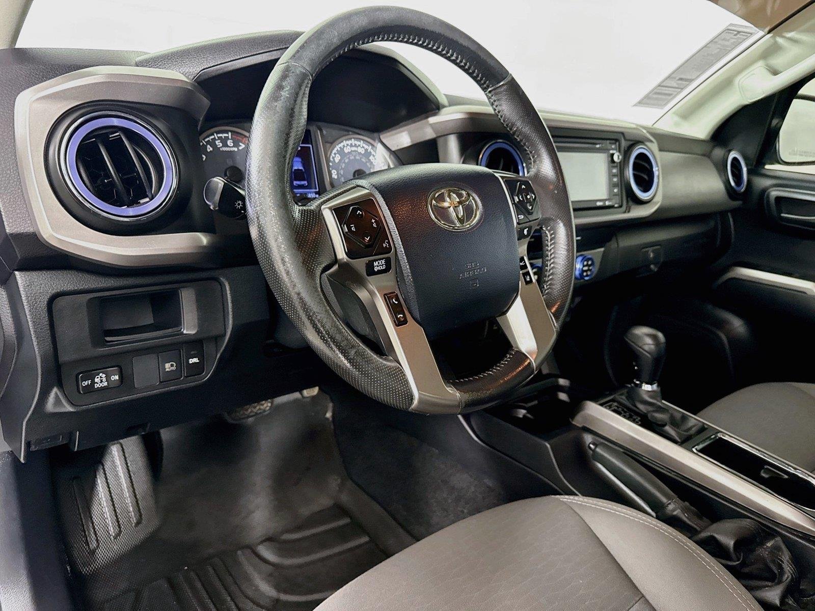 Used 2019 Cement Toyota SR5 image 4
