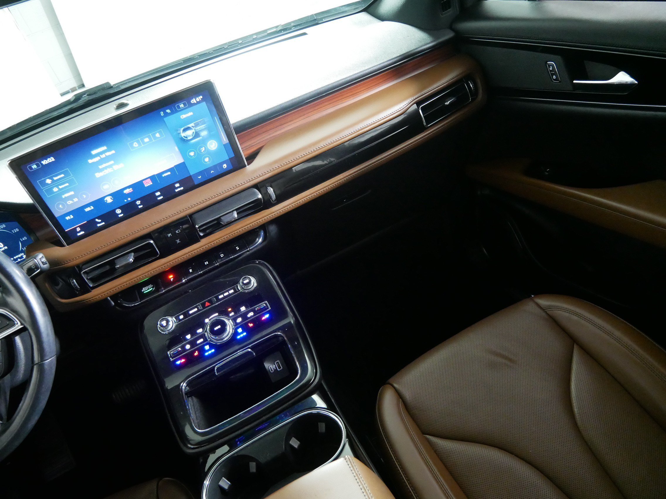 Used 2022 Ceramic Pearl Metallic Tinted Clearcoat Lincoln Reserve image 11