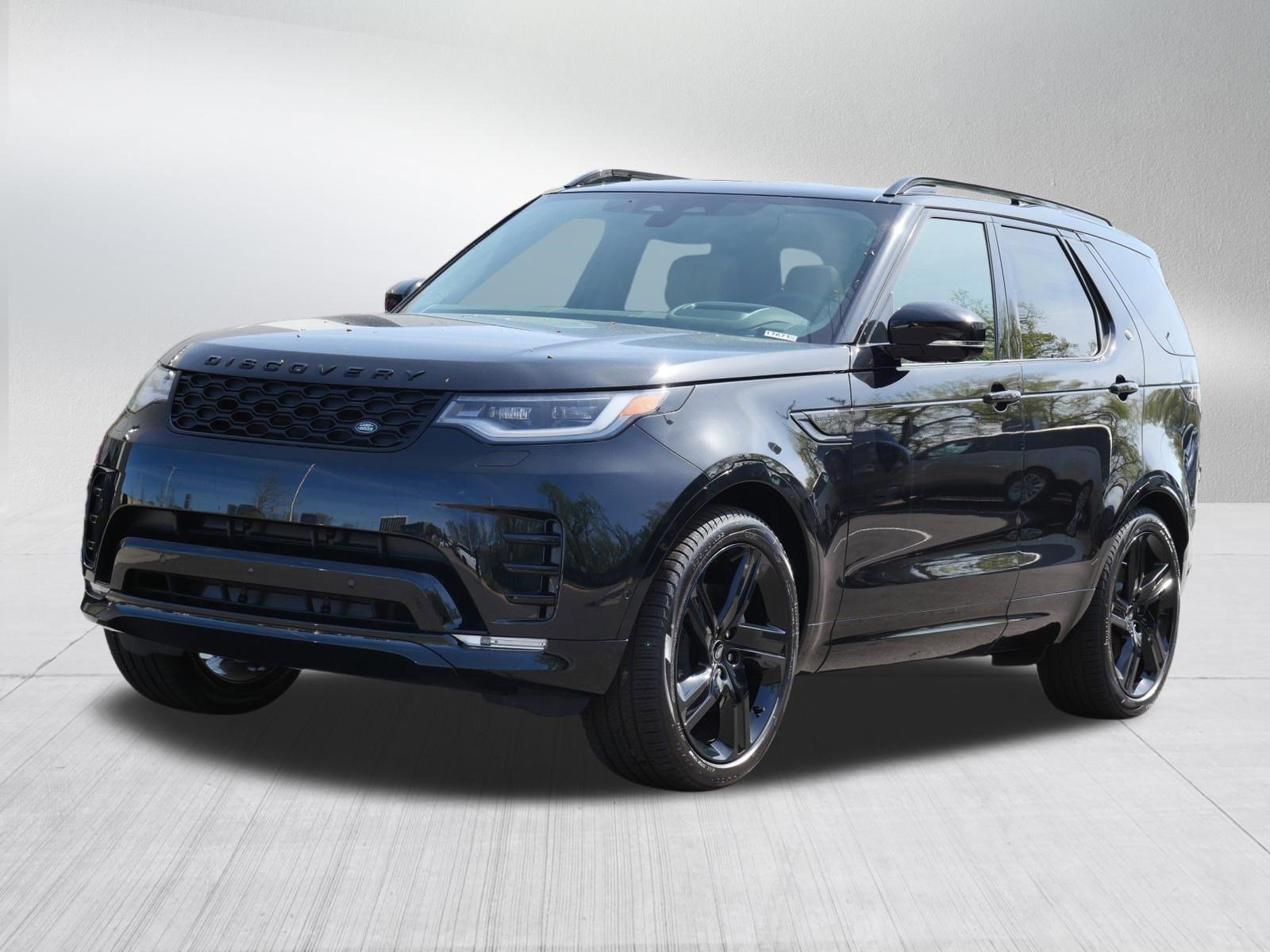 2026 Land Rover Discovery P300 Dynamic SE's photo