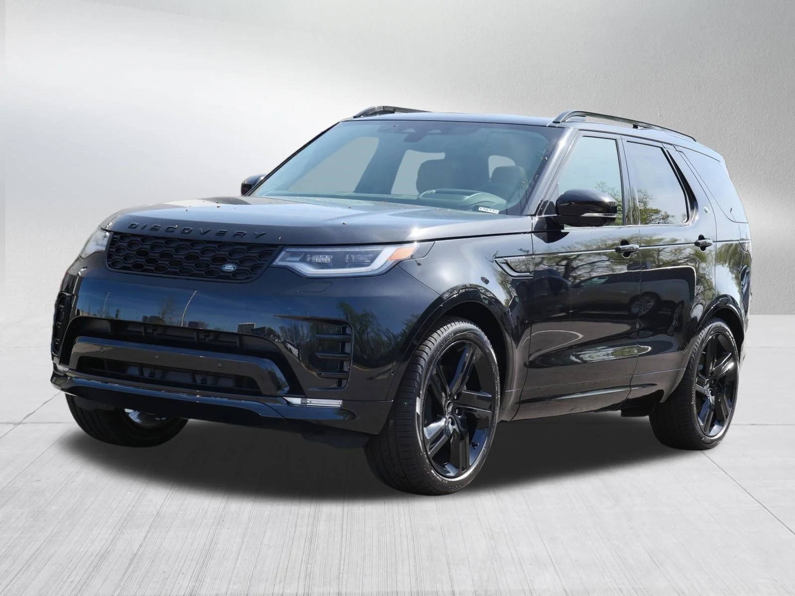 2026 Land Rover Discovery P300 Dynamic SE's photo