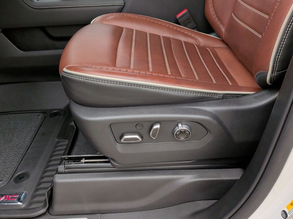 Used 2025 White Frost Tri-Coat GMC Denali Ultimate image 14