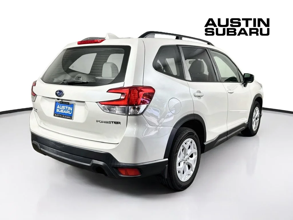 Used 2020 White Subaru Base image 7