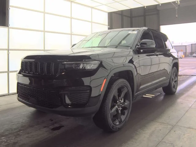 Used 2024 Black Jeep Altitude X image 3
