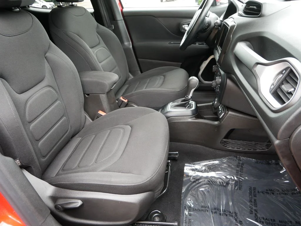Certified Used 2020 Red Jeep Latitude image 10