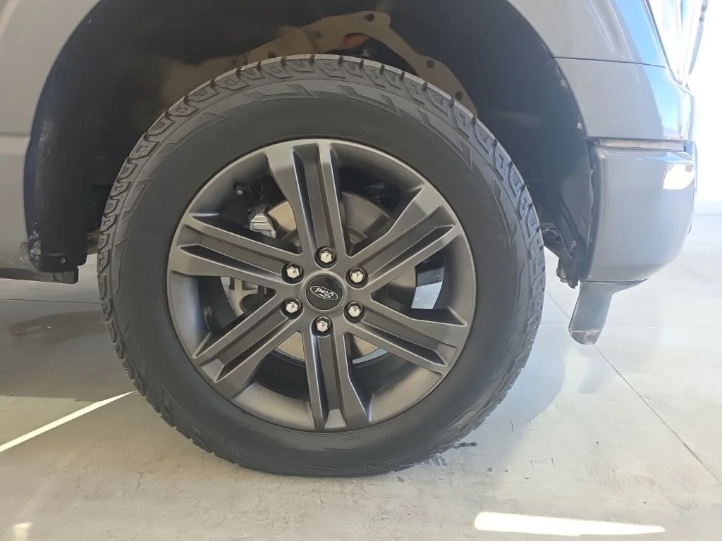 Used 2022 Gray Metallic Ford Lariat image 26