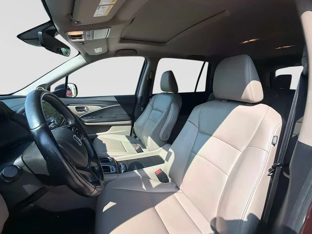 Used 2019 Red Honda EX-L image 22