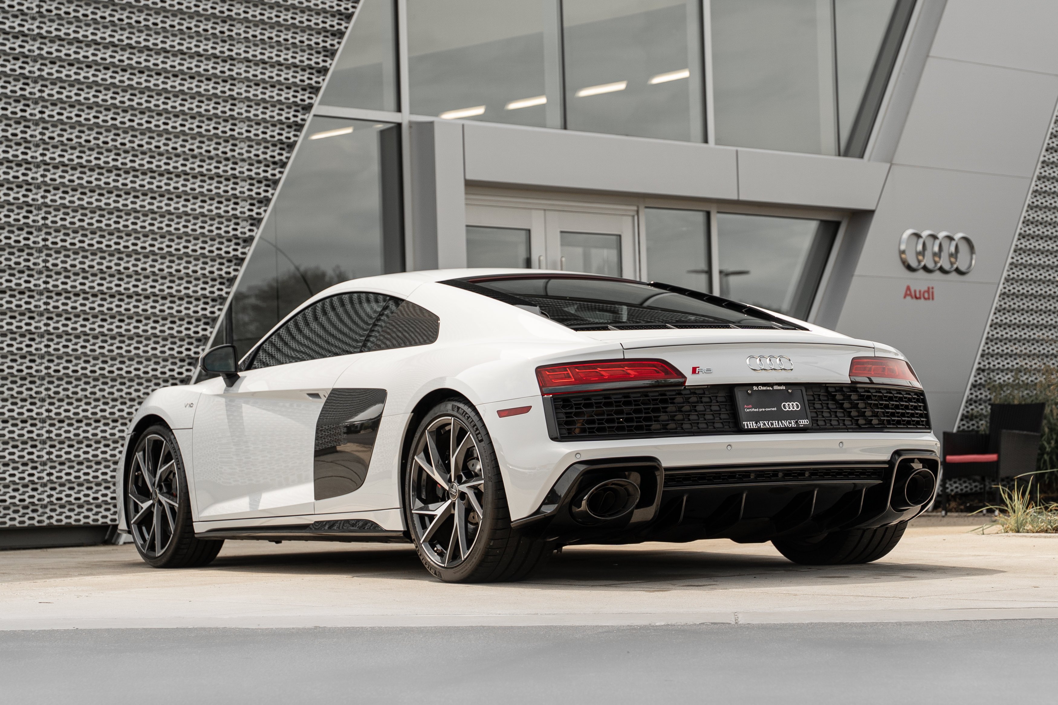 Certified Used 2023 Suzuka Gray Metallic Audi V10 performance image 5