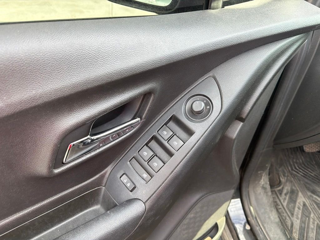 Used 2018 Black Chevrolet LS image 13