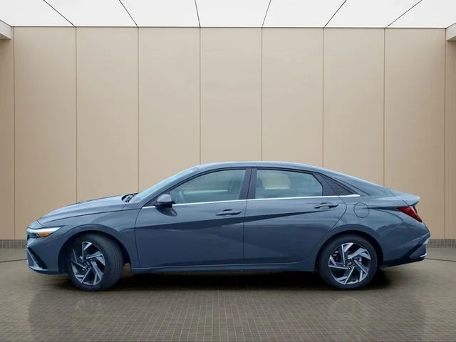 Used 2024 Gray Hyundai SEL image 14