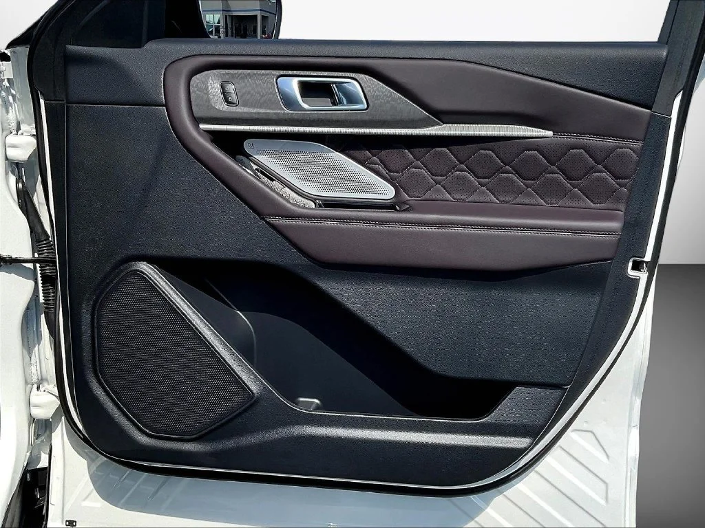 New 2026 Star White Metallic Tri-Coat Ford Platinum™ image 38