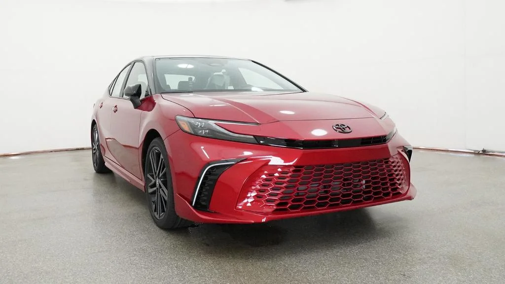 New 2026 Supersonic Red with Midnight Black Metallic roof Toyota XSE image 7