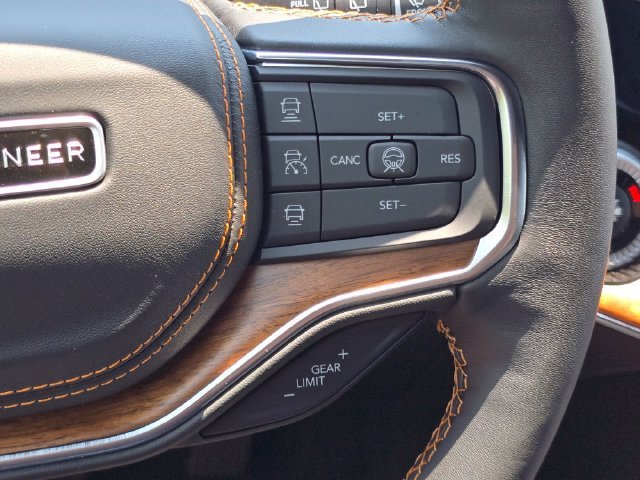 New 2026 Silver-Zynith Exterior Paint Jeep Summit Reserve image 29