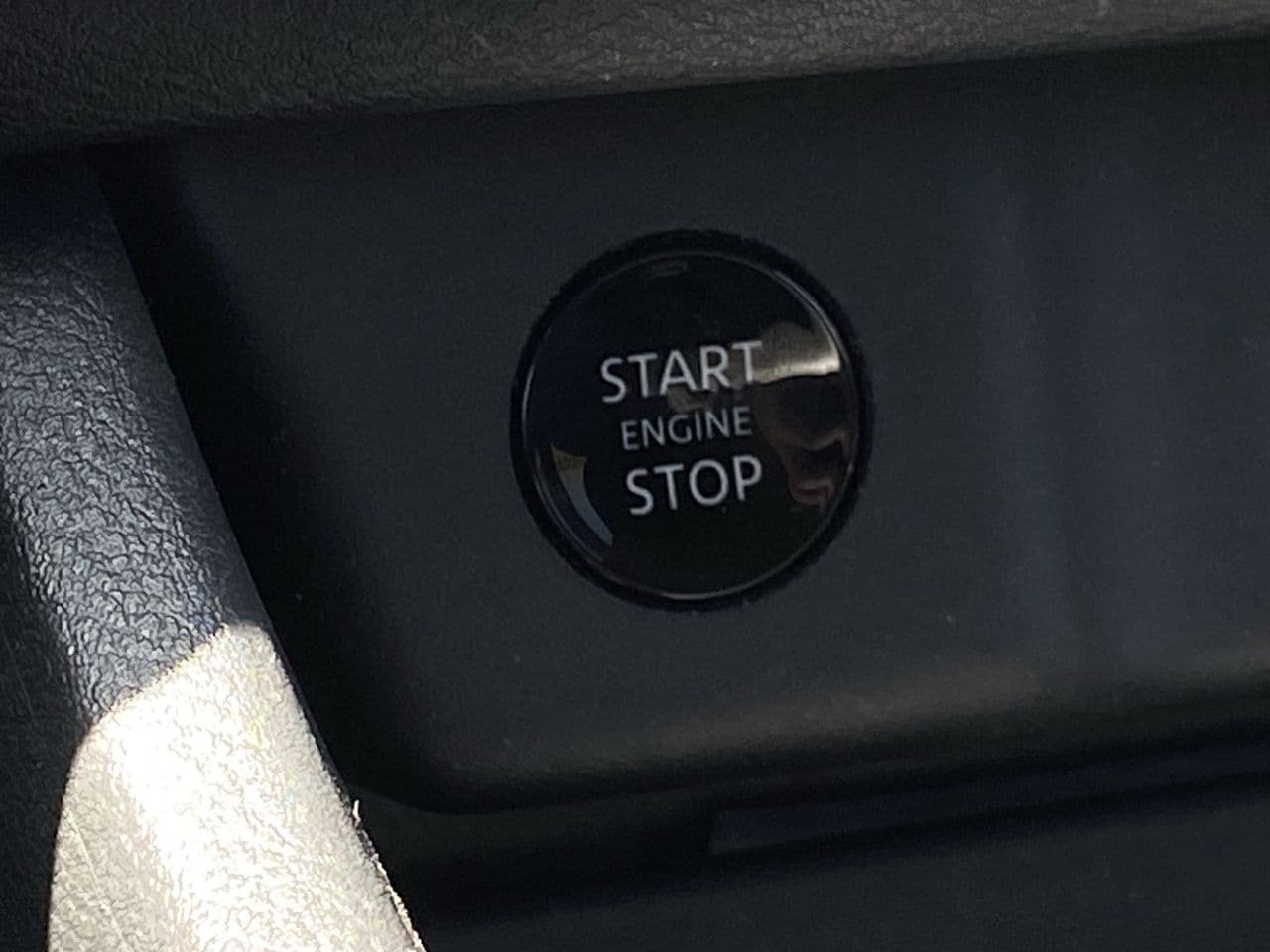 Used 2024 Deep Ocean Blue Pearl Nissan SV image 8